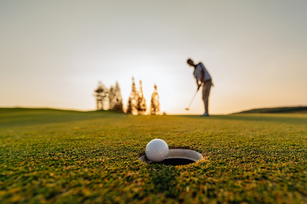 Cours privés vs leçons de groupe : quelle formule choisir pour le golf ?