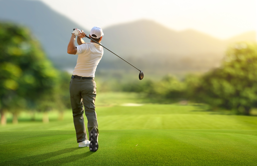 Golf public vs privé : lequel est fait pour vous ?